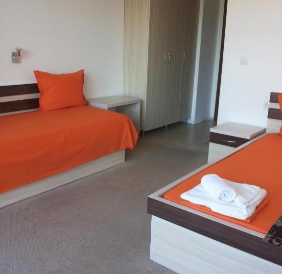 חדר סטנדרט לשלושה, Golden Lion