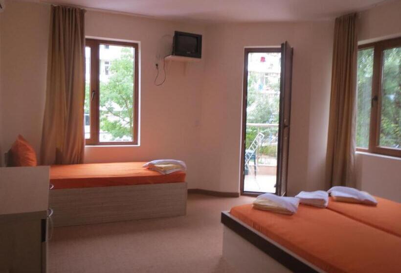 스탠다드 트리플 룸, Golden Lion