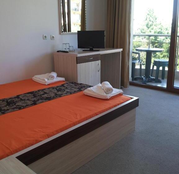 חדר סטנדרט לשלושה, Golden Lion