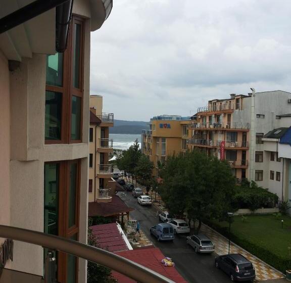 발코니가 있는 4인용 스탠다드 룸, Golden Lion