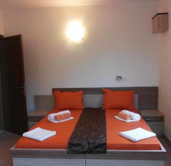 발코니가 있는 4인용 스탠다드 룸, Golden Lion