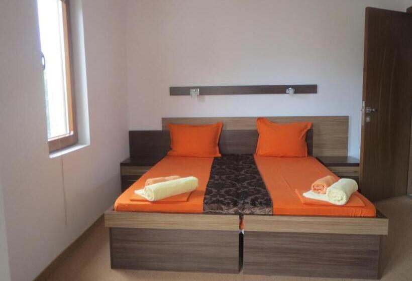 חדר לארבעה סטנדרטי עם מרפסת, Golden Lion