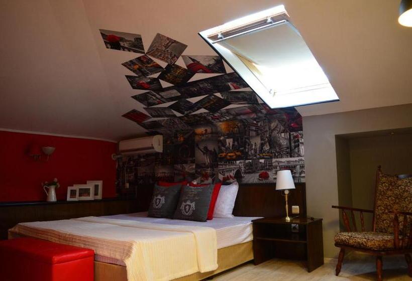 高级大房间, Minaliat Vek