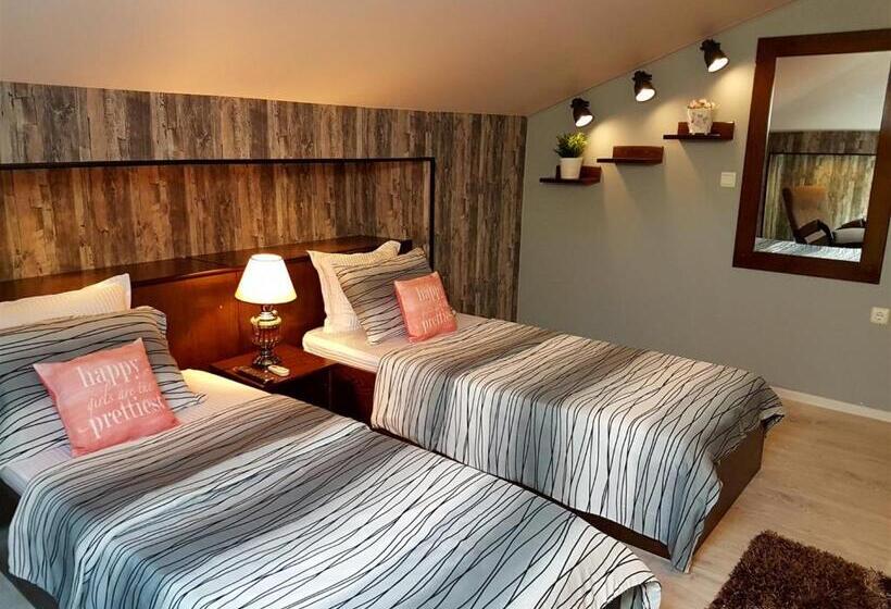 高级大房间, Minaliat Vek