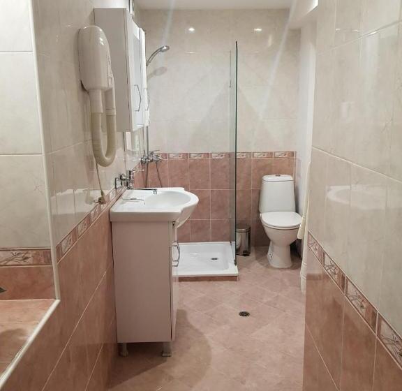 套房, Minaliat Vek