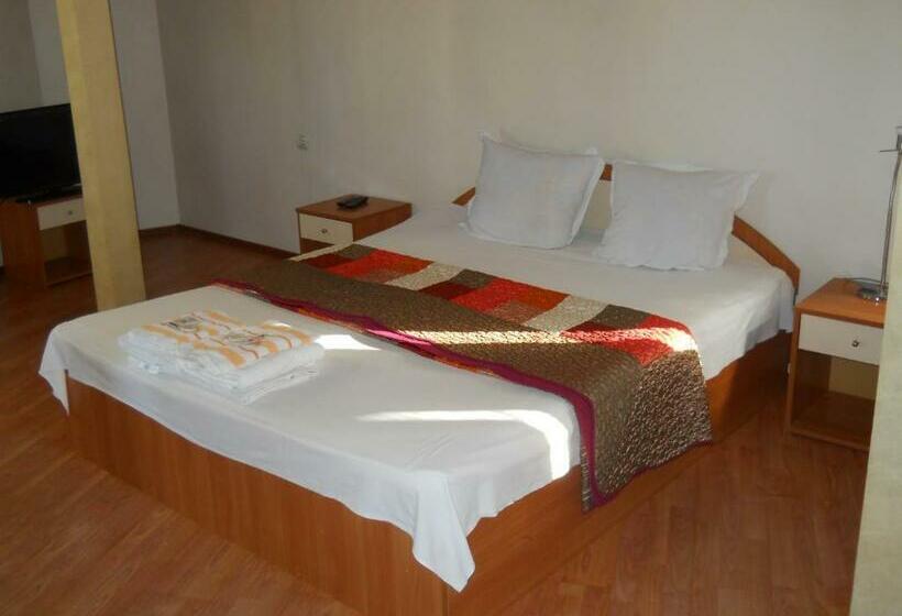 جناح جونيور, Orient