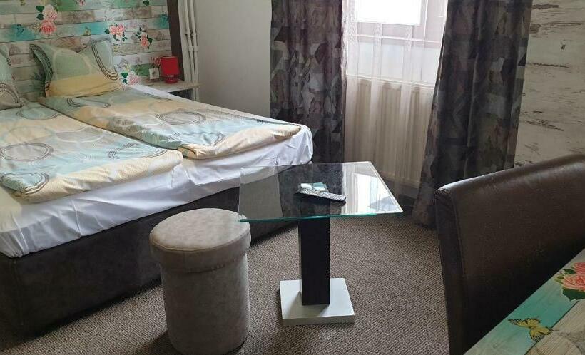 标准间带阳台, Priyateli   Friends