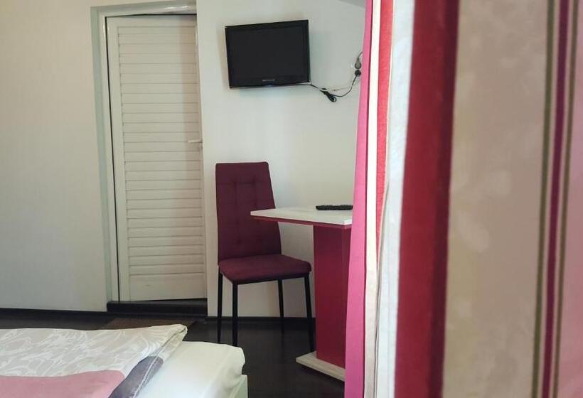 标准间, Priyateli   Friends