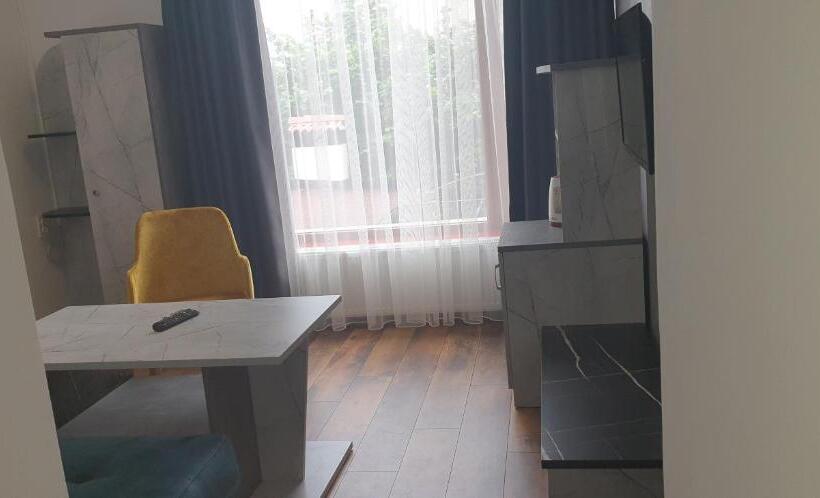 套房, Priyateli   Friends