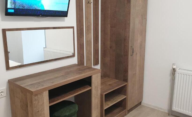 带露台的套间, Priyateli   Friends