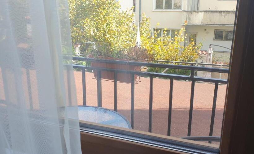 带露台的套间, Priyateli   Friends