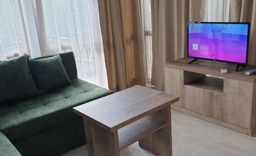 带露台的套间, Priyateli   Friends