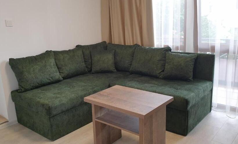 带露台的套间, Priyateli   Friends