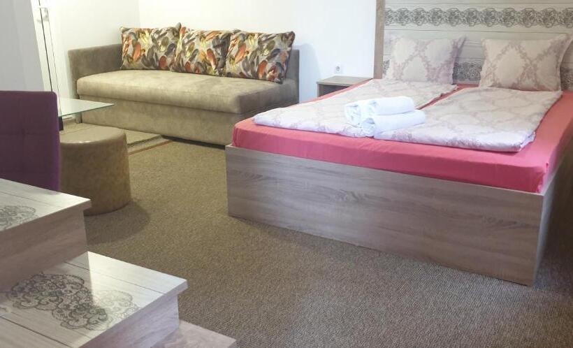 带露台的标准房间, Priyateli   Friends