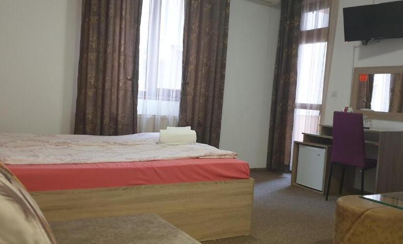 带露台的标准房间, Priyateli   Friends