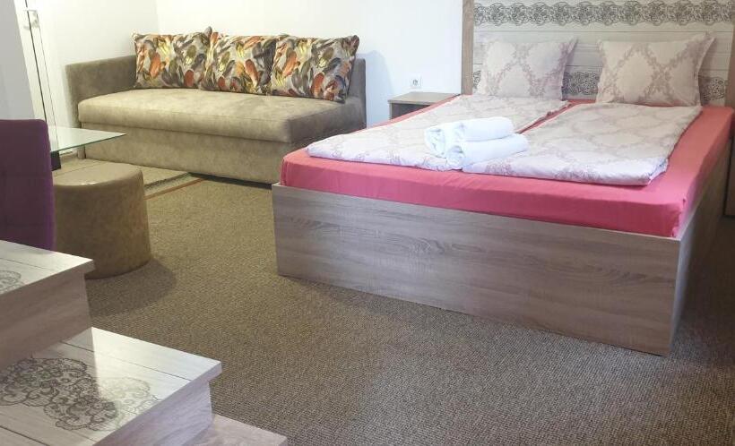 带露台的标准房间, Priyateli   Friends