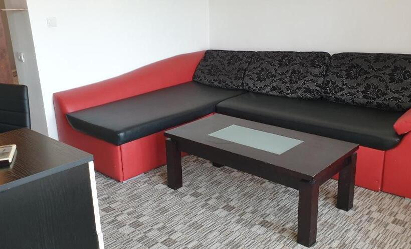 家庭套房, Priyateli   Friends