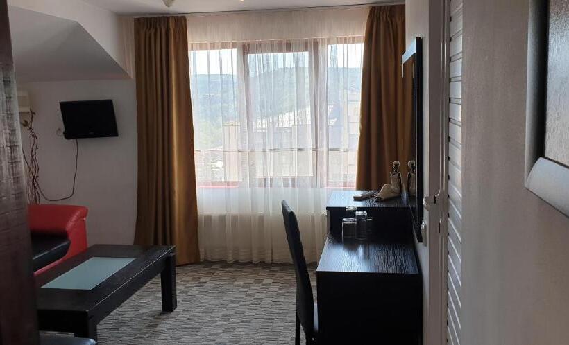 家庭套房, Priyateli   Friends