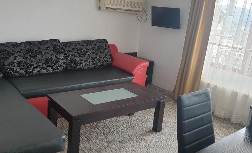 家庭套房, Priyateli   Friends