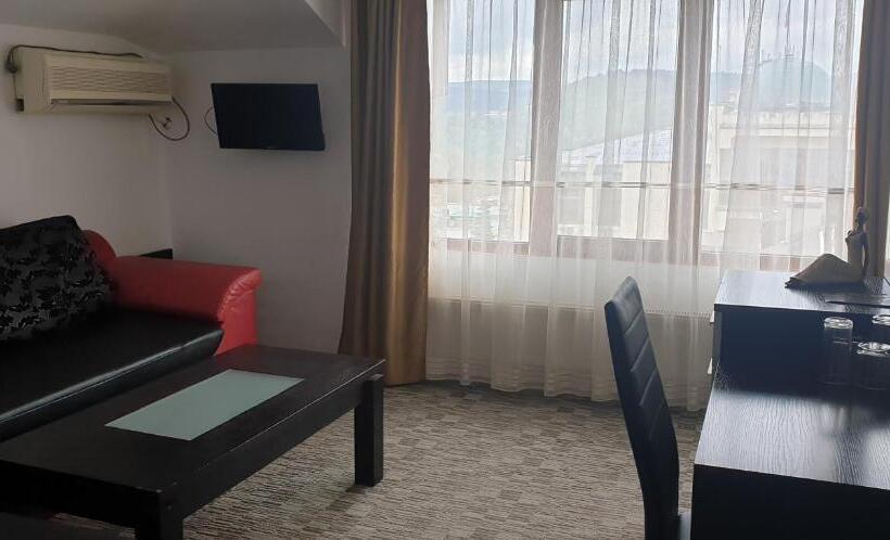 家庭套房, Priyateli   Friends