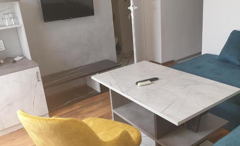 套房, Priyateli   Friends