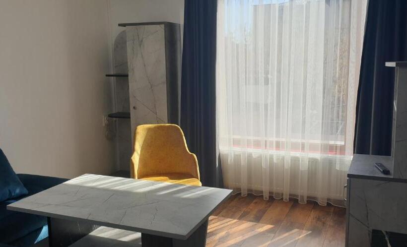 套房, Priyateli   Friends