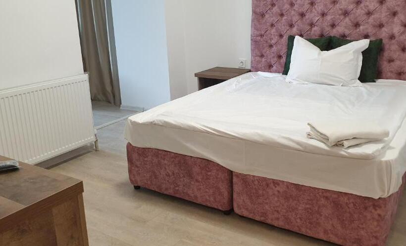 带露台的套间, Priyateli   Friends