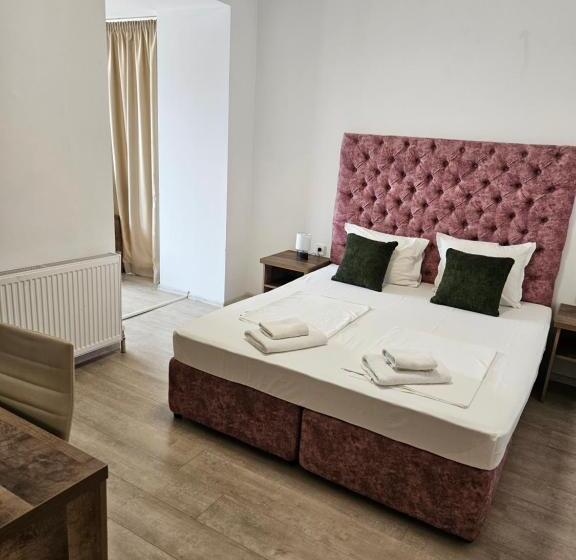 带露台的套间, Priyateli   Friends