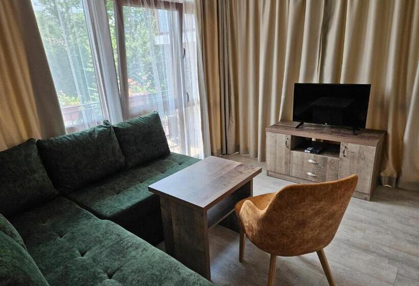 带露台的套间, Priyateli   Friends