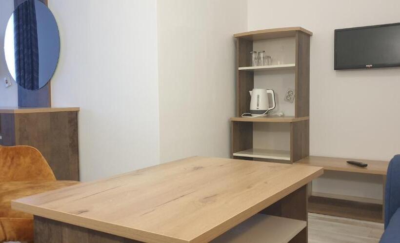 家庭套房, Priyateli   Friends