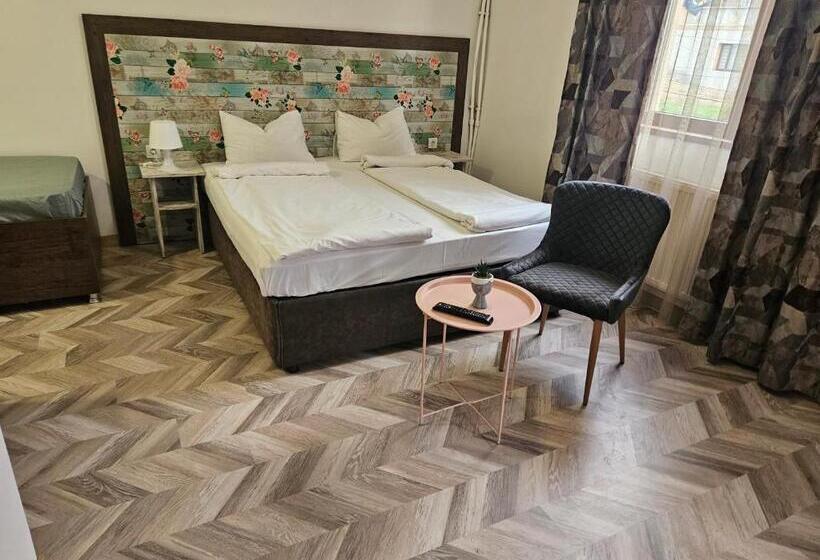 标准间带阳台, Priyateli   Friends