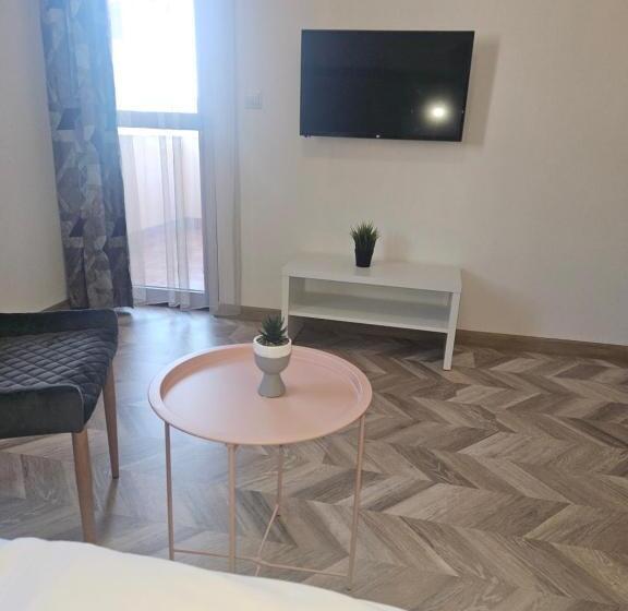 标准间带阳台, Priyateli   Friends