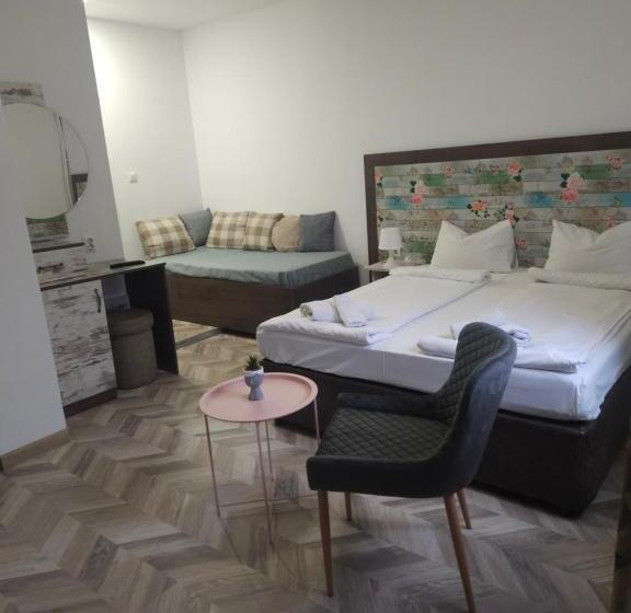 标准间带阳台, Priyateli   Friends