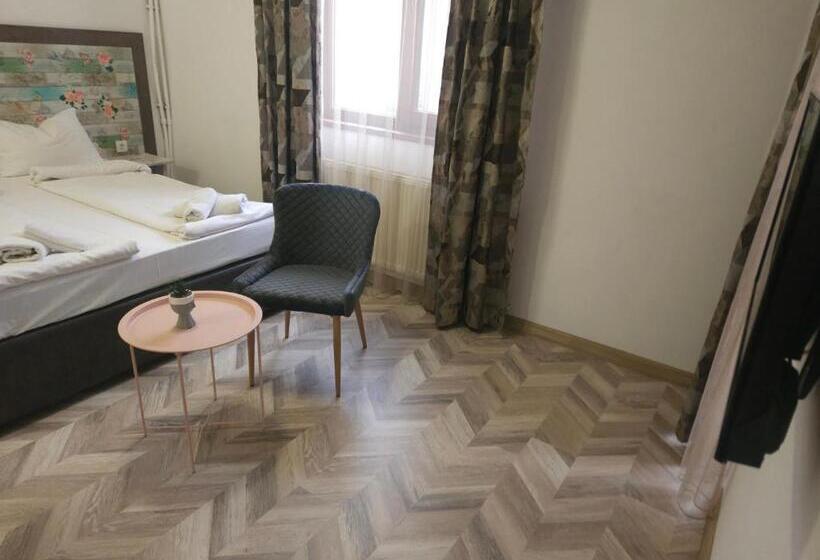 标准间带阳台, Priyateli   Friends