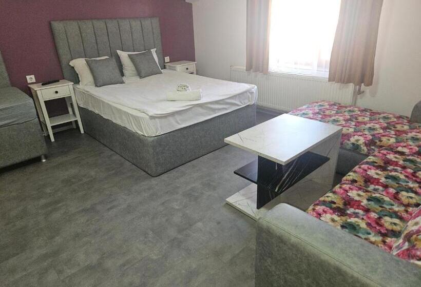 标准三人间, Priyateli   Friends