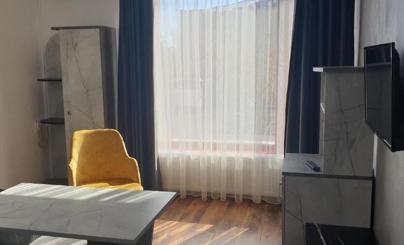 套房, Priyateli   Friends