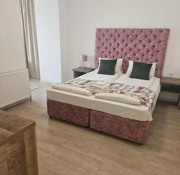Suite with Terrace, Priyateli   Friends
