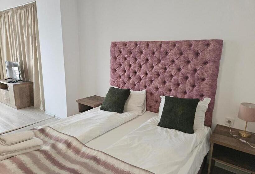 带露台的套间, Priyateli   Friends