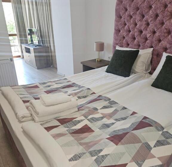 带露台的套间, Priyateli   Friends