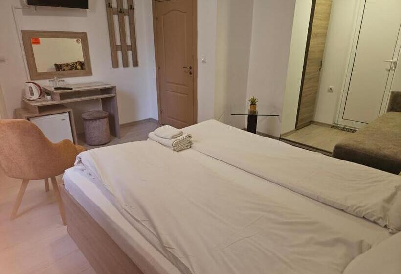 带露台的标准房间, Priyateli   Friends