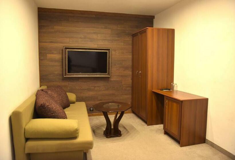 Quarto Familiar, Rothmans