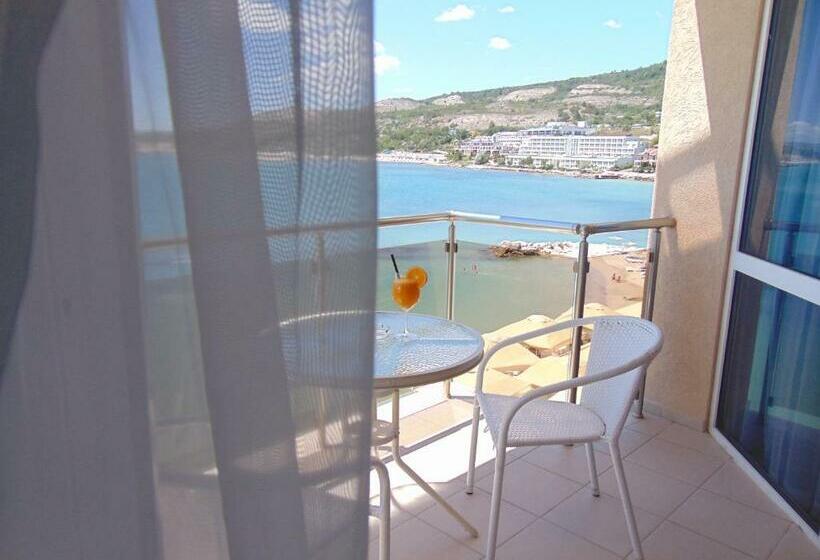 דירת חדר עם נוף לים ומרפסת, Royal Bay Resort   All Inclusive And Free Beach Accsess