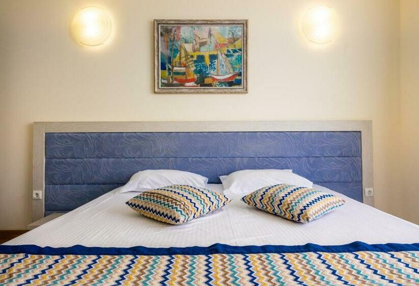 סטודיו סטנדרטי עם נוף לים ומרפסת, Royal Bay Resort   All Inclusive And Free Beach Accsess