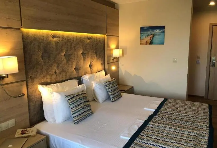 Standard-huone Parveke Puutarhanäkymä, Royal Bay Resort   All Inclusive And Free Beach Accsess