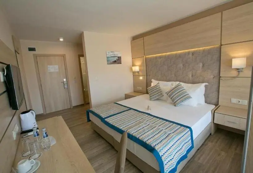 Standard-huone Parveke Puutarhanäkymä, Royal Bay Resort   All Inclusive And Free Beach Accsess