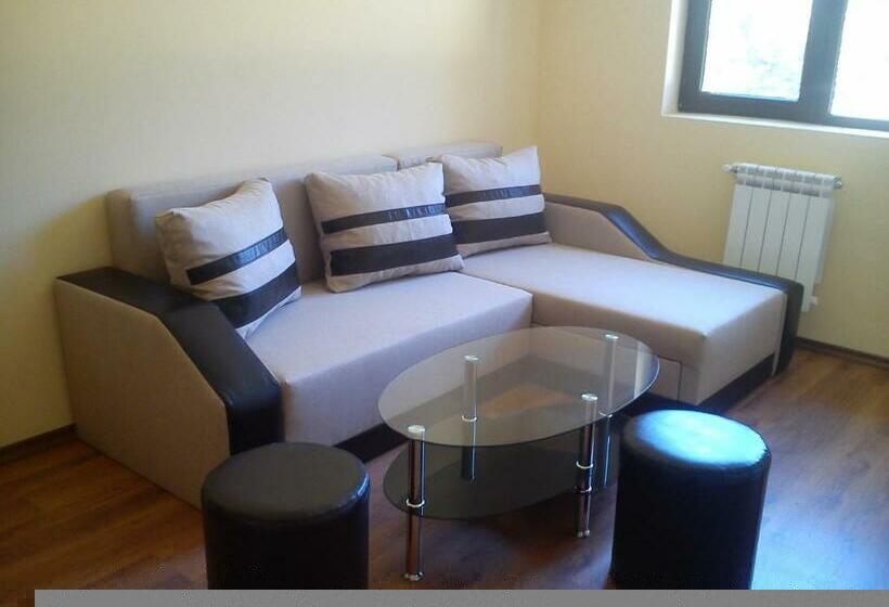 标准间, Rusaliite Adventure House