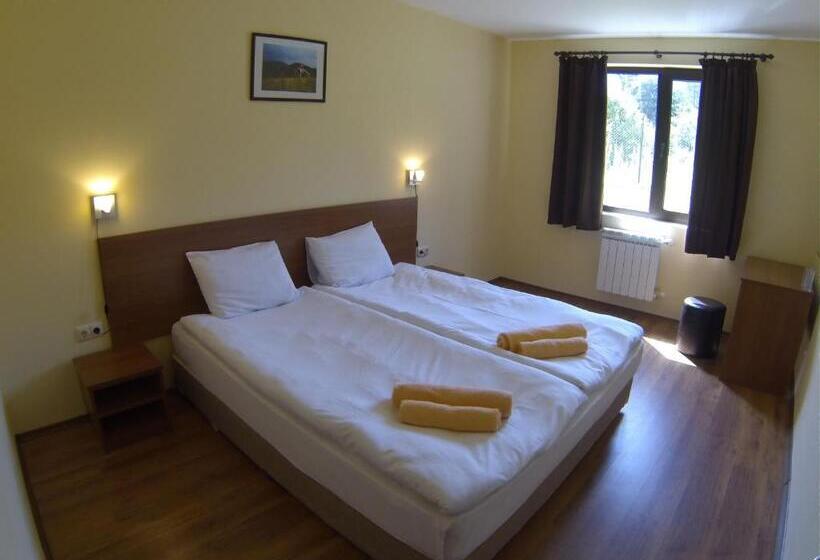 带阳台套房, Rusaliite Adventure House