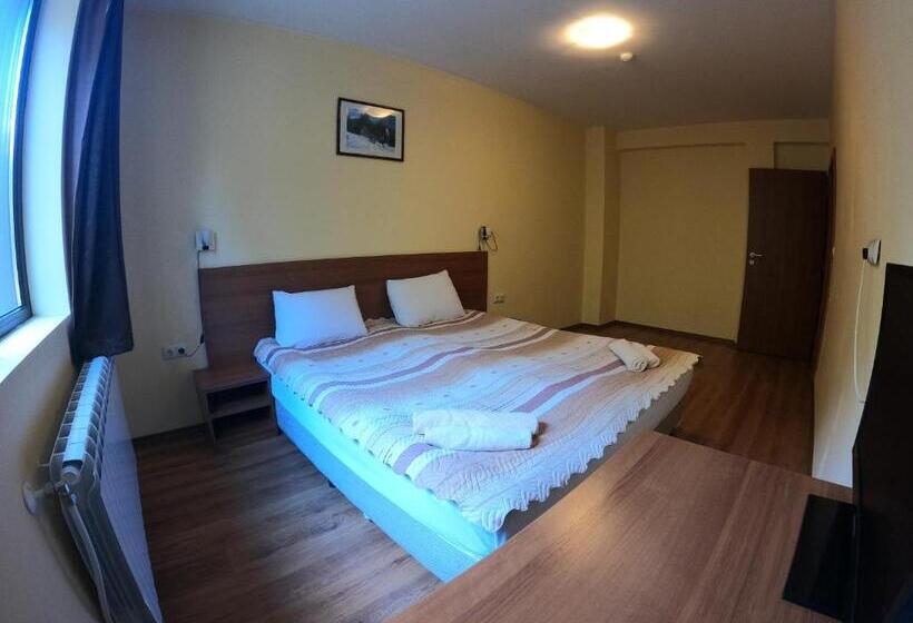 家庭间, Rusaliite Adventure House