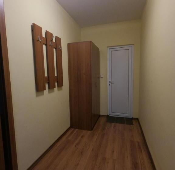 家庭间, Rusaliite Adventure House