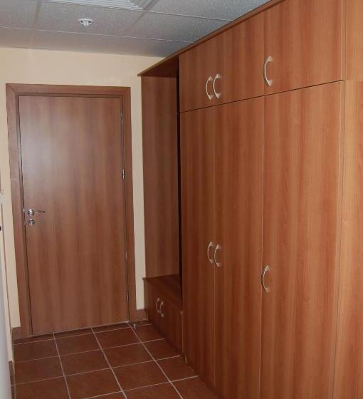 غرفة قياسية مزوَّدة بشُرفة, Svetitsata